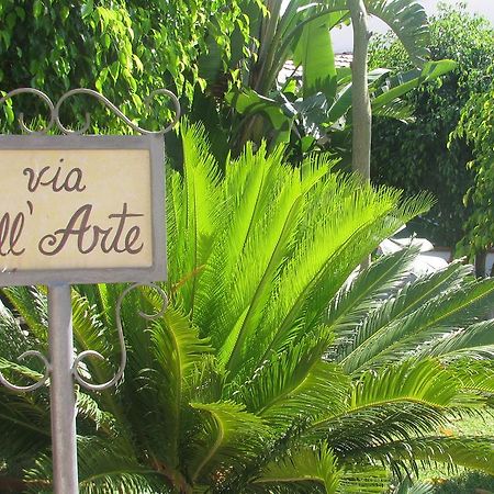 Baia Del Capo Hotel Рикади Екстериор снимка