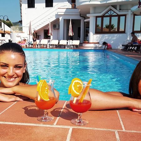 Baia Del Capo Hotel Рикади Екстериор снимка