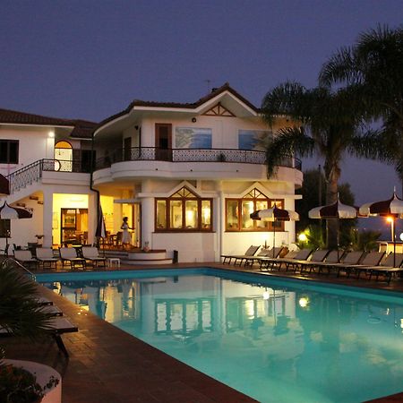 Baia Del Capo Hotel Рикади Екстериор снимка