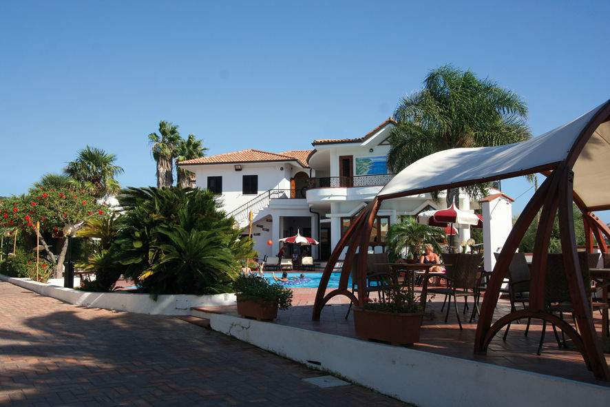Baia Del Capo Hotel Рикади Екстериор снимка