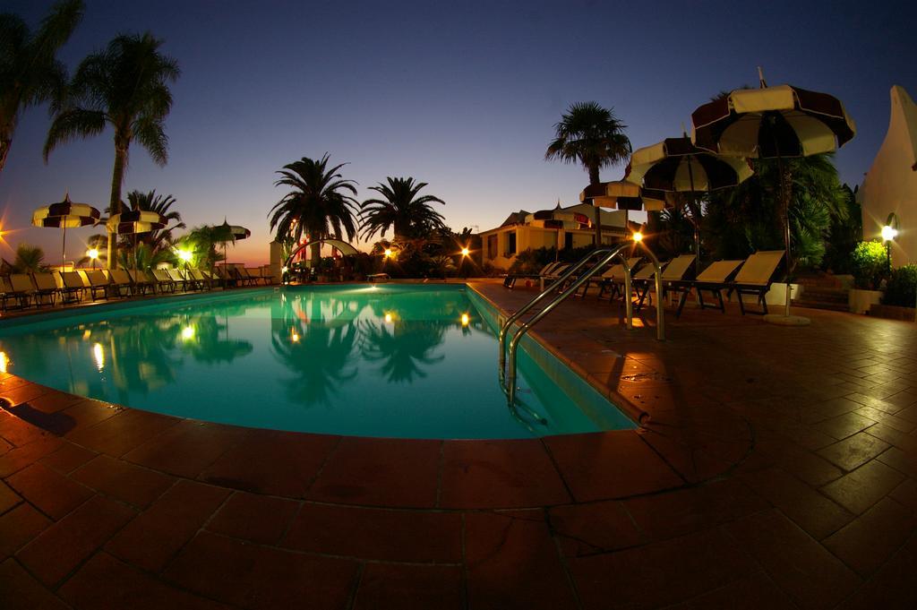 Baia Del Capo Hotel Рикади Екстериор снимка