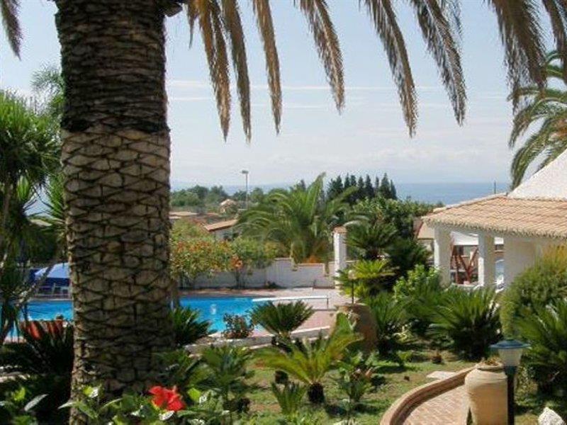 Baia Del Capo Hotel Рикади Екстериор снимка