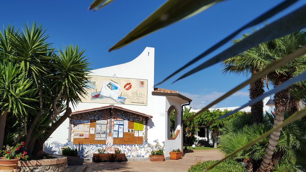 Baia Del Capo Hotel Рикади Екстериор снимка