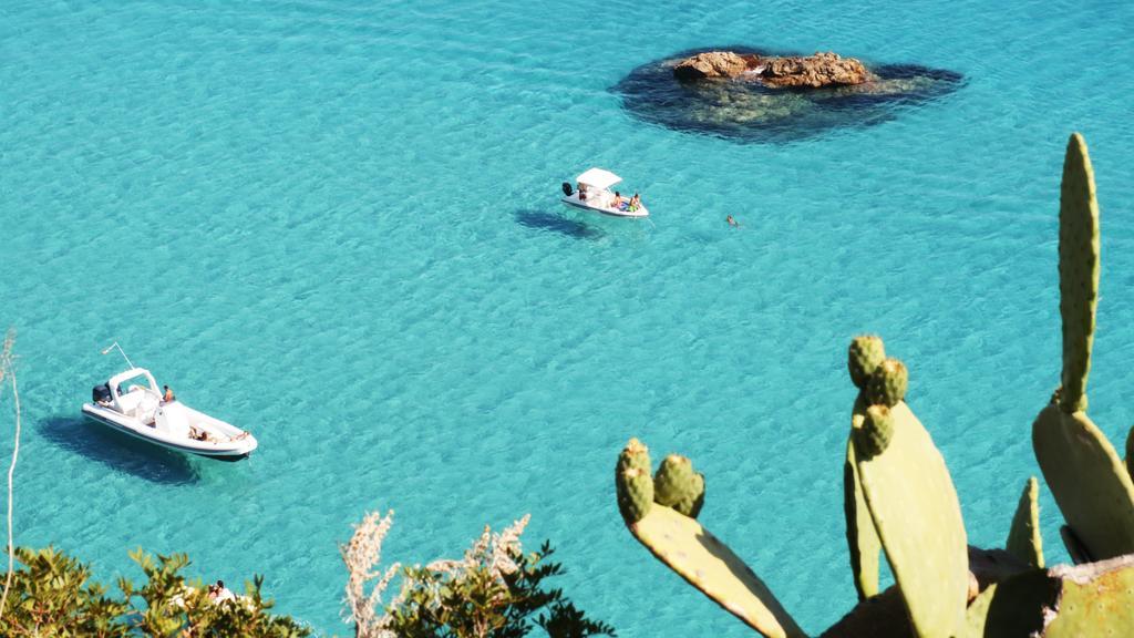 Baia Del Capo Hotel Рикади Екстериор снимка
