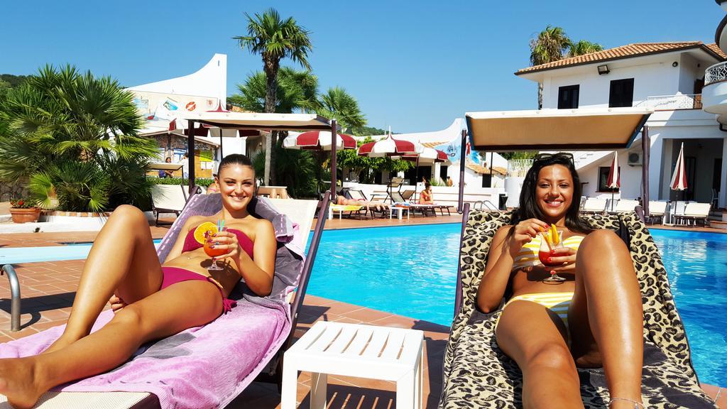 Baia Del Capo Hotel Рикади Екстериор снимка