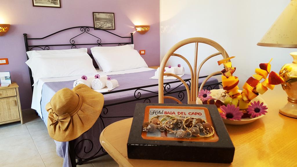 Baia Del Capo Hotel Рикади Стая снимка