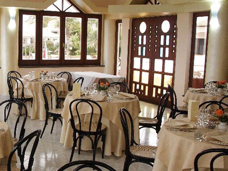 Baia Del Capo Hotel Рикади Екстериор снимка