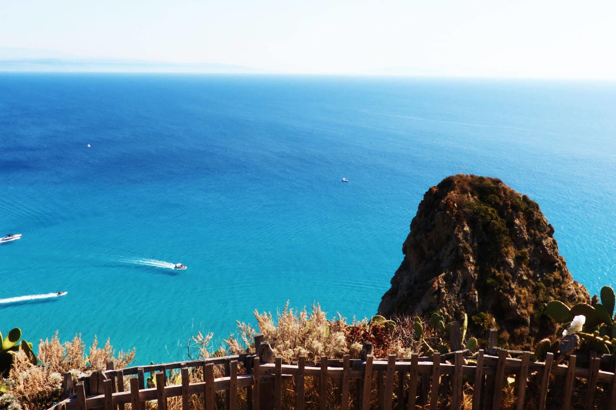 Baia Del Capo Hotel Рикади Екстериор снимка