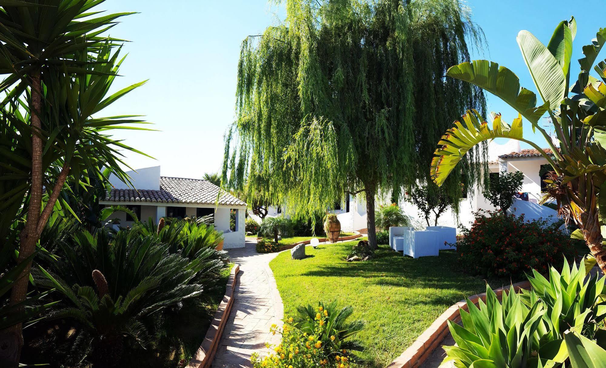 Baia Del Capo Hotel Рикади Екстериор снимка