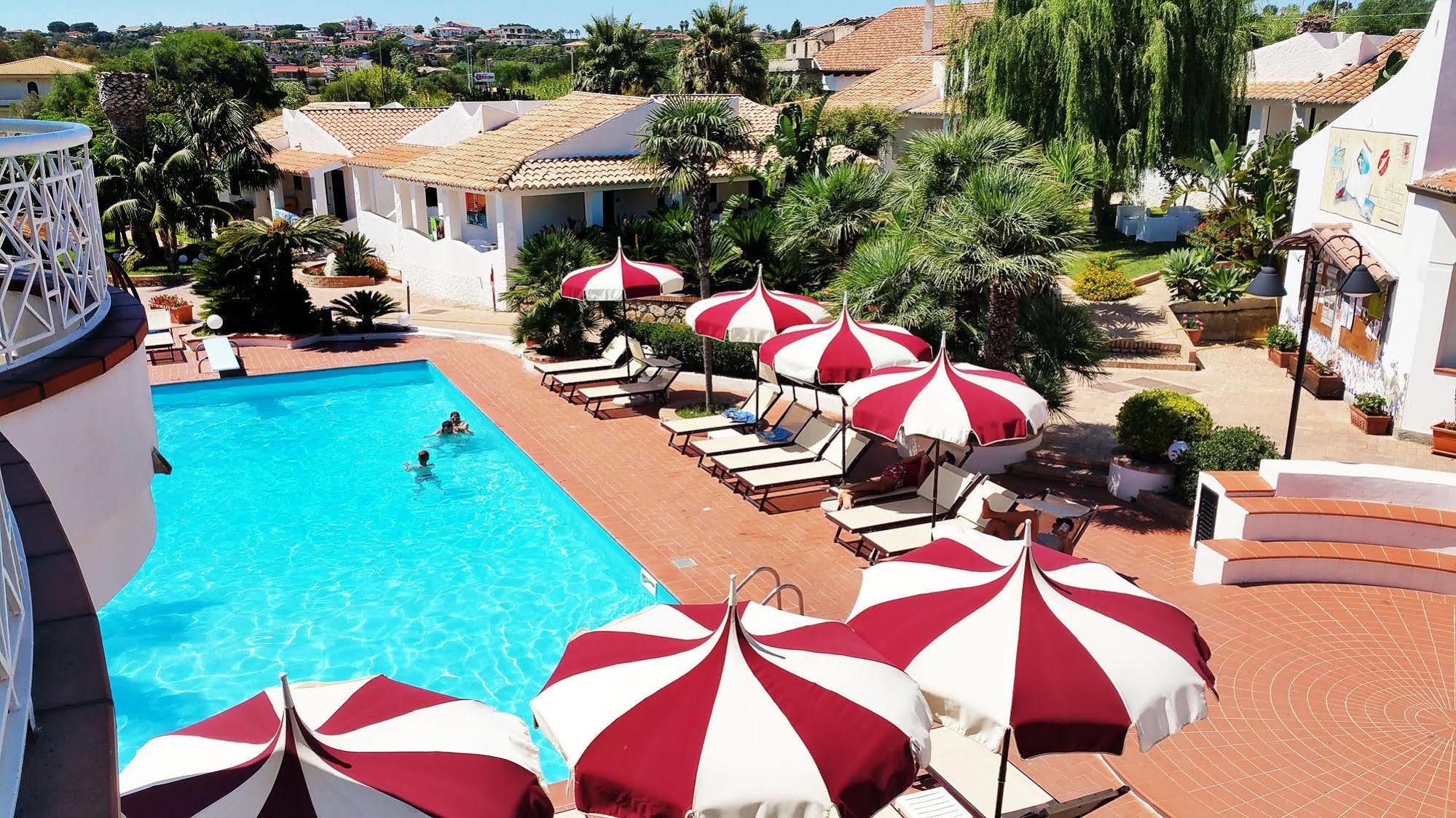 Baia Del Capo Hotel Рикади Екстериор снимка