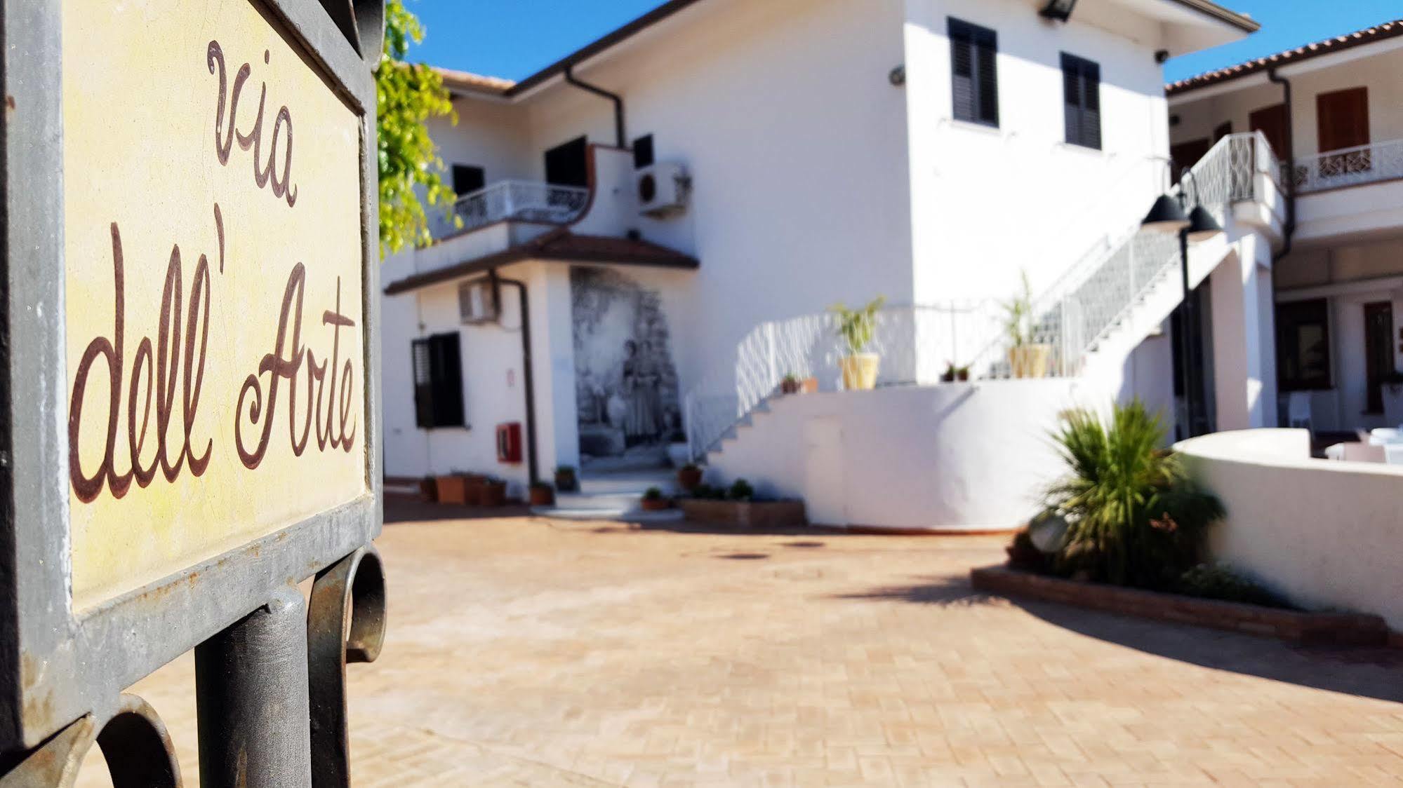 Baia Del Capo Hotel Рикади Екстериор снимка