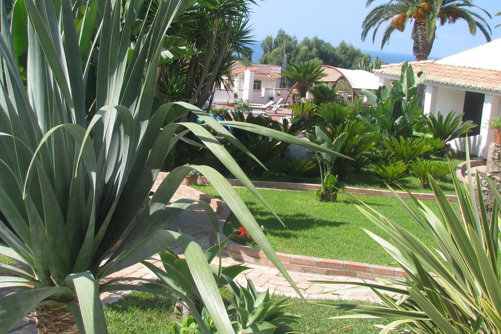 Baia Del Capo Hotel Рикади Екстериор снимка